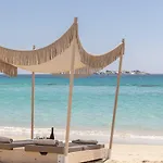 Glaronissi Beach